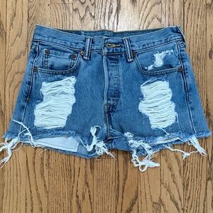 Levi’s Distressed Denim Women Shorts